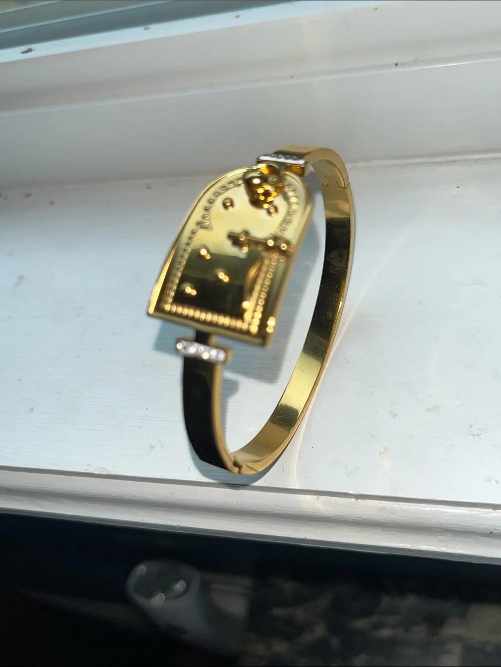 Gold-tone Women’s Decorative Hinge Bracelet